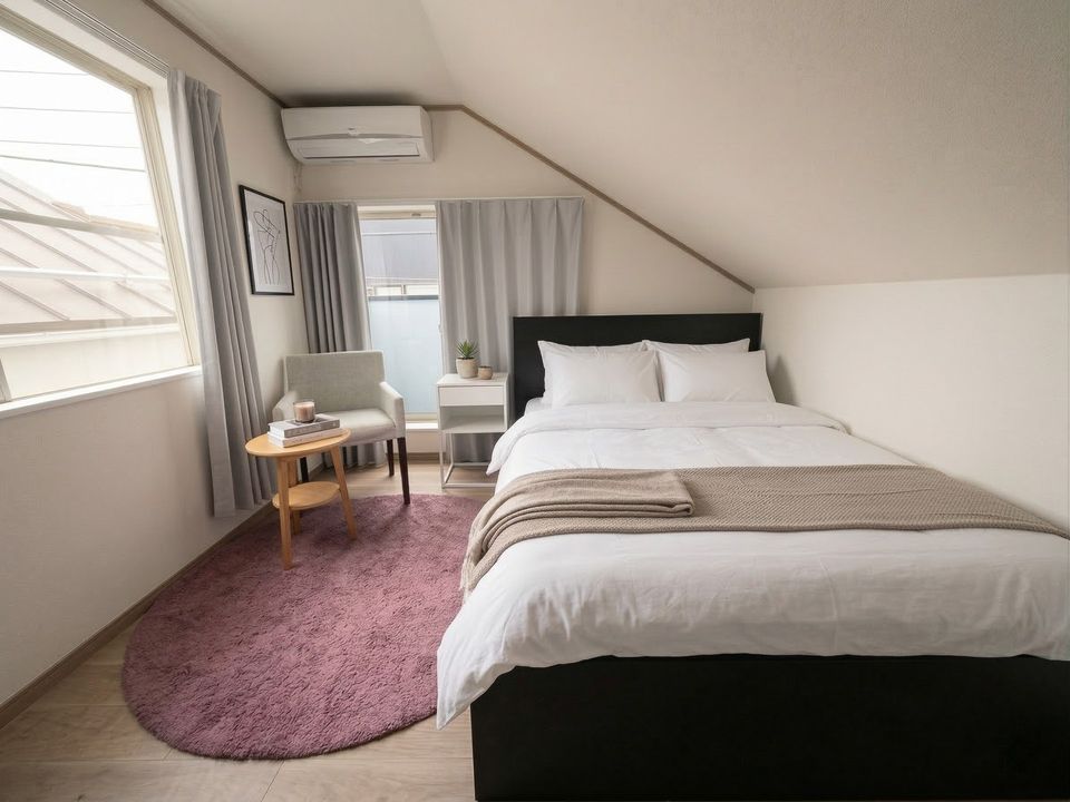 Cozy furnished bedroom in a HalfKey apartment